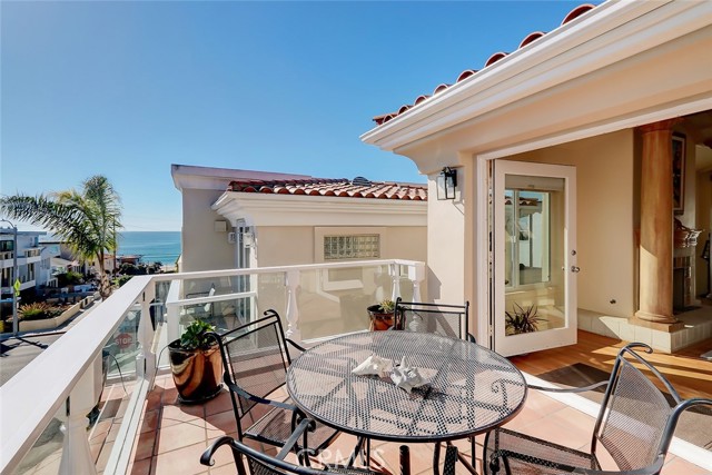 309 3rd Street, Manhattan Beach CA: https://media.crmls.org/medias/965b3454-3399-436d-bd3b-0d959c37f99b.jpg