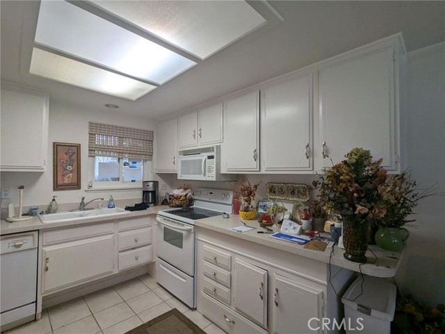 Detail Gallery Image 4 of 20 For 2296 via Puerta #B,  Laguna Woods,  CA 92637 - 2 Beds | 2 Baths