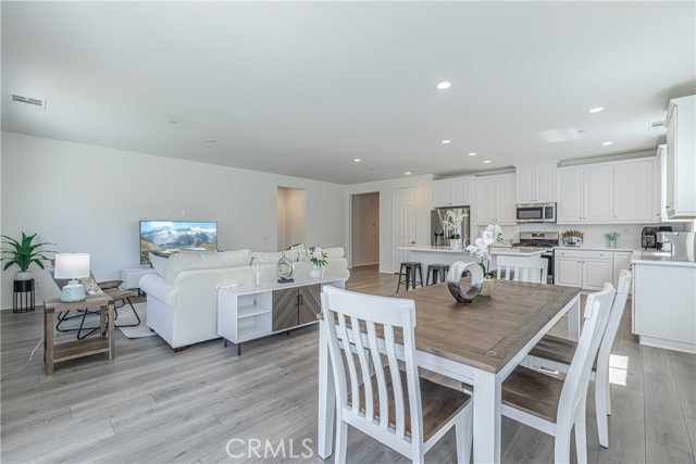 Detail Gallery Image 9 of 28 For 6127 W Avenue J9, Lancaster,  CA 93536 - 4 Beds | 3 Baths