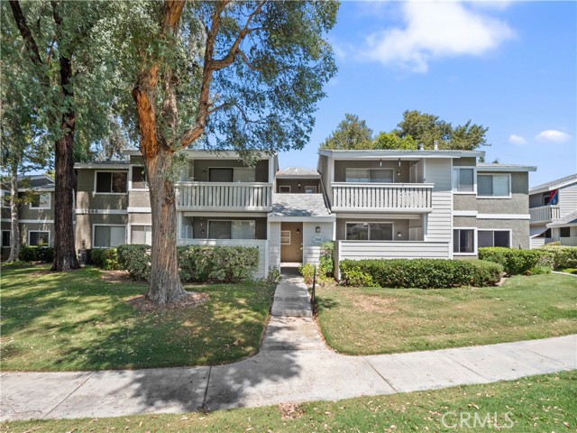 Detail Gallery Image 2 of 28 For 27644 Susan Beth Way #F,  Saugus,  CA 91350 - 2 Beds | 1 Baths