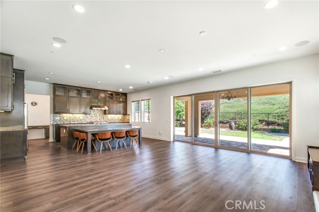 731 E Orange Blossom Way, Azusa CA: https://media.crmls.org/medias/965c818d-1432-46da-939d-db6a21bc4bc3.jpg