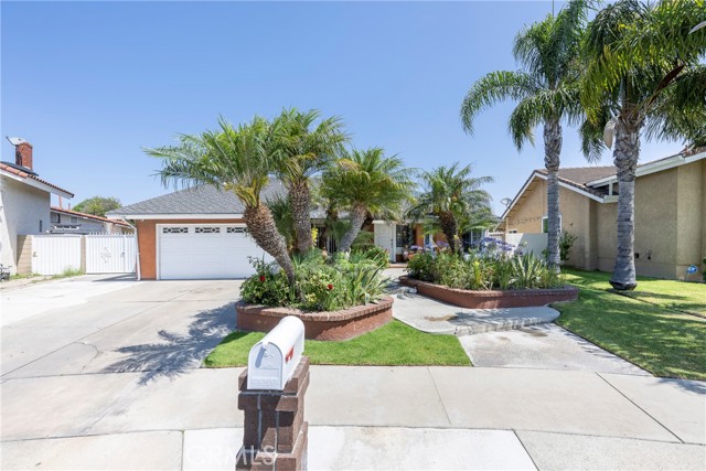 9909 Merced River Avenue, Fountain Valley CA: https://media.crmls.org/medias/965d4894-af7f-459f-8cb3-112c87c3a8fc.jpg