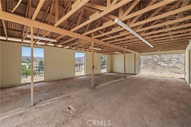 13620 Pales, Agua Dulce CA: https://media.crmls.org/medias/965d779a-05d2-44db-a17e-6a13bad7f451.jpg