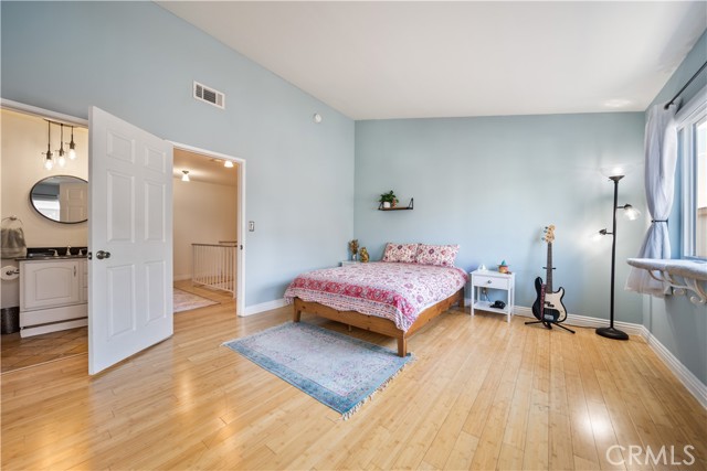 Detail Gallery Image 28 of 47 For 19950 Sherman Way Unit a a,  Winnetka,  CA 91306 - 3 Beds | 4 Baths