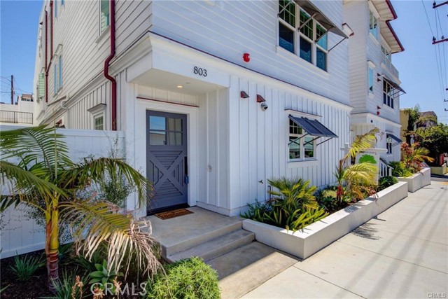 Detail Gallery Image 1 of 1 For 803 19th St, Hermosa Beach,  CA 90254 - 3 Beds | 3 Baths