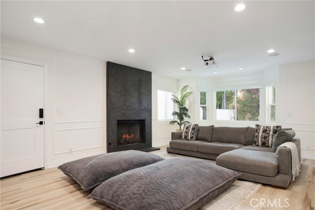 Detail Gallery Image 12 of 33 For 2801 Europa Dr, Costa Mesa,  CA 92626 - 4 Beds | 4 Baths