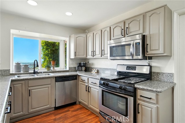 Detail Gallery Image 12 of 59 For 521 Baseline Rd, La Verne,  CA 91750 - 4 Beds | 3 Baths