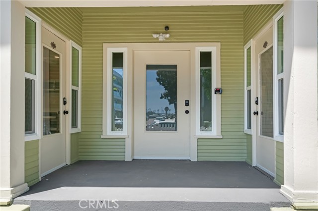 1123 E Ocean Blvd, Long Beach CA: https://media.crmls.org/medias/9661383c-864a-4501-8b25-517c4e89c471.jpg