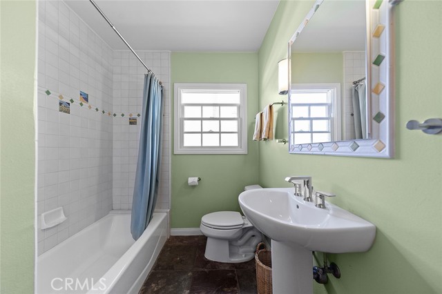 350 Claremont Avenue, Long Beach CA: https://media.crmls.org/medias/9661e732-c37f-459f-86d6-8fd3173adb8a.jpg