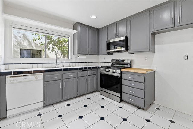 Detail Gallery Image 15 of 33 For 6121 Shoup #35,  Woodland Hills,  CA 91367 - 1 Beds | 2 Baths