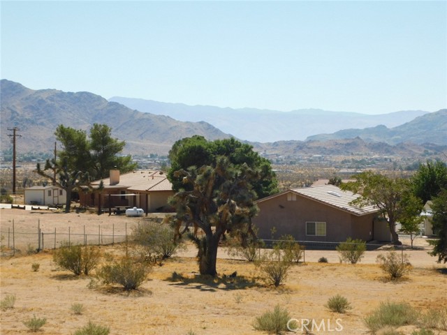 Detail Gallery Image 14 of 39 For 24475 Pala Ln, Apple Valley,  CA 92307 - 2 Beds | 2 Baths