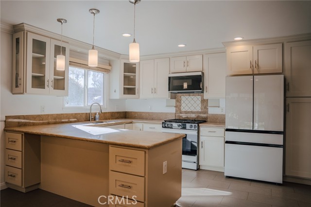 Detail Gallery Image 5 of 17 For 6160 Academy, Riverside,  CA 92506 - 5 Beds | 2 Baths