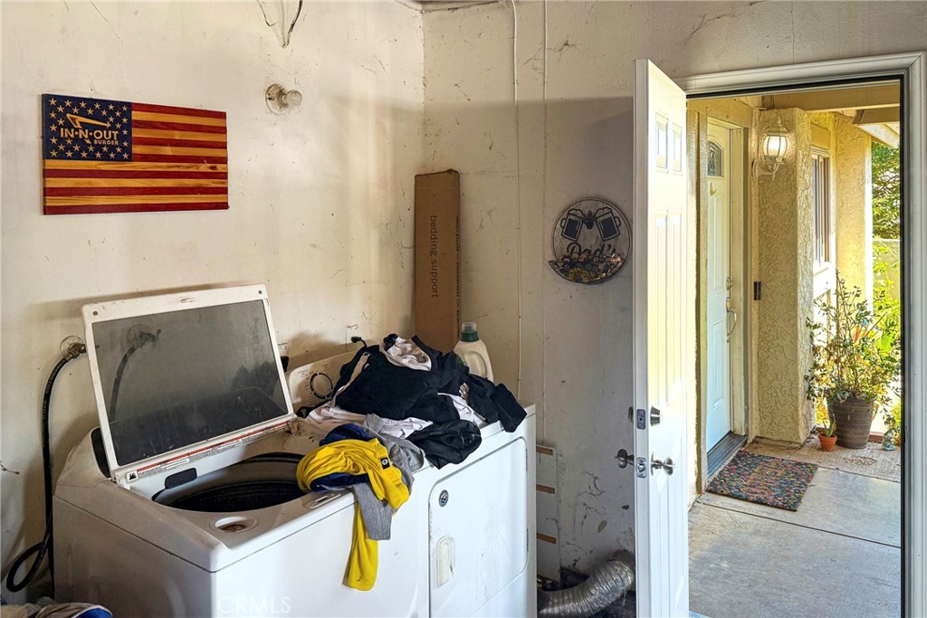 https://media.crmls.org/medias/96642f51-3915-460a-b0a6-098a5dd97d6c.jpg?preset=X-Large