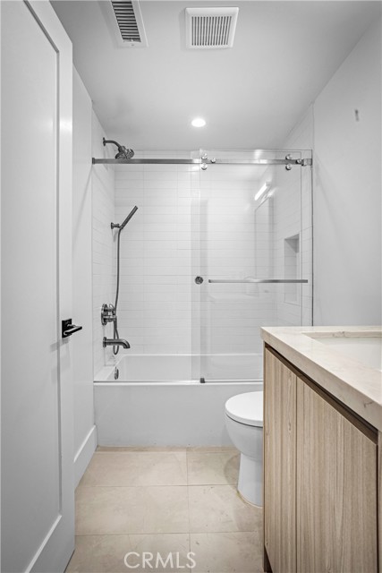 Detail Gallery Image 5 of 43 For 1571 Hi Point St, Los Angeles,  CA 90035 - 3 Beds | 3/1 Baths