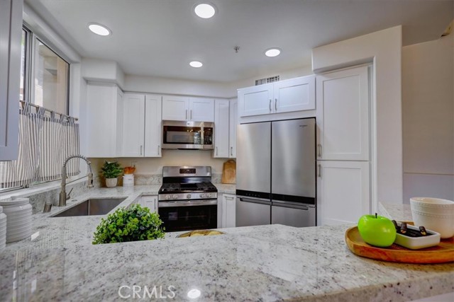 2719 Dietrich Drive, Tustin CA: https://media.crmls.org/medias/966620bf-c680-4857-b4b2-e536cfc5308e.jpg