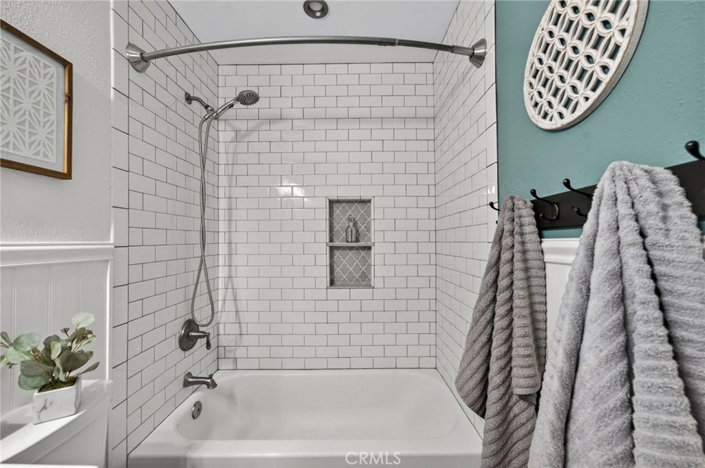 https://media.crmls.org/medias/96663ada-f0ad-4a77-8a1a-cf627b65db21.jpg?preset=X-Large