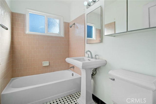 Detail Gallery Image 16 of 22 For 5400 W 117th, Hawthorne,  CA 90304 - 2 Beds | 1 Baths