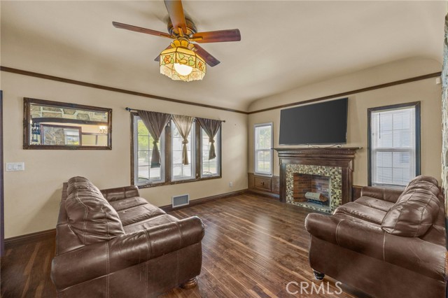 Detail Gallery Image 6 of 39 For 122 E Rosewood Ct, Ontario,  CA 91764 - 2 Beds | 2 Baths