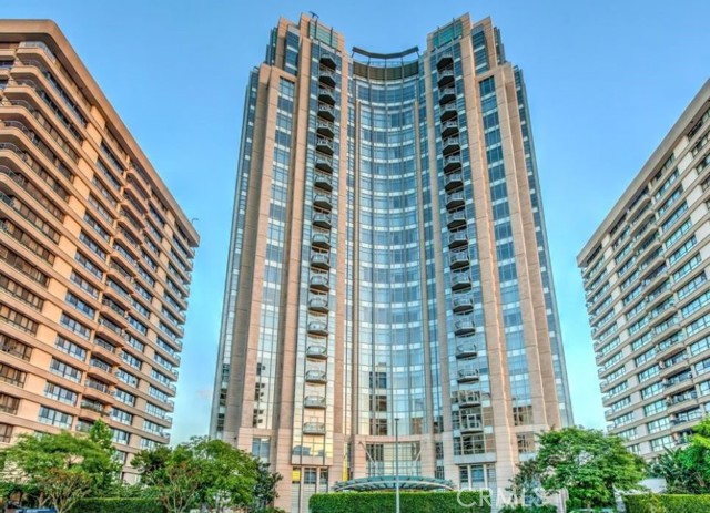 10776 Wilshire Boulevard, Los Angeles CA: https://media.crmls.org/medias/9667b971-ee85-49c6-9fd8-95b2cab15447.jpg