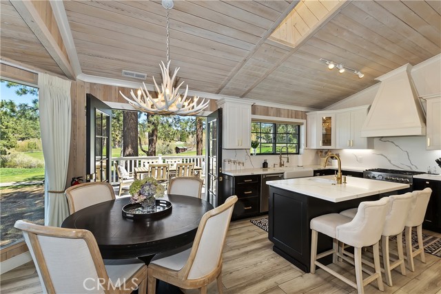 Detail Gallery Image 10 of 50 For 1053 Club View Dr, Big Bear Lake,  CA 92315 - 2 Beds | 2 Baths