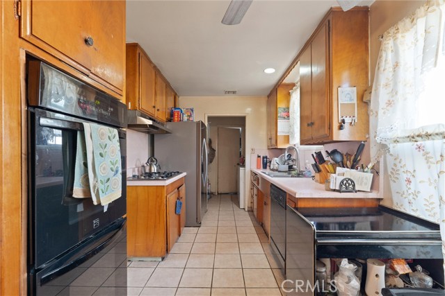 Detail Gallery Image 5 of 9 For 1701 N Paulsen, Compton,  CA 90222 - 4 Beds | 2 Baths