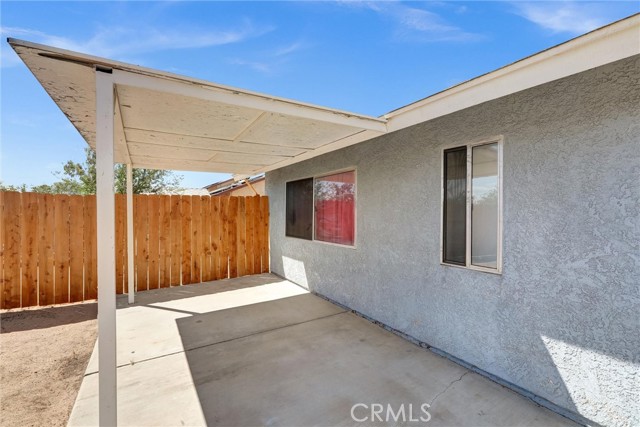 12677 Stage Coach Drive, Victorville CA: https://media.crmls.org/medias/9669a5ef-7dcc-4bed-8a67-f1b07cc22aff.jpg