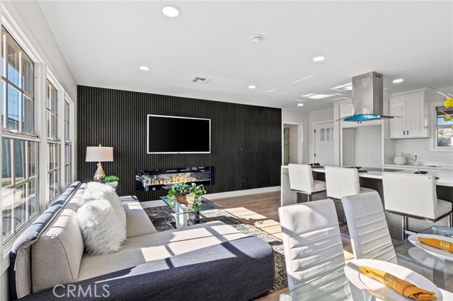 Detail Gallery Image 4 of 30 For 2302 W 115th, Hawthorne,  CA 90250 - 4 Beds | 2 Baths