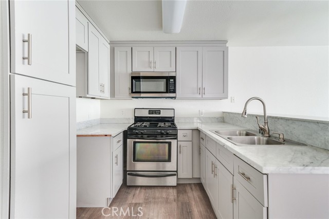 5510 Owensmouth Avenue, 327 photo 8