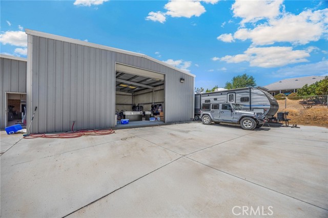 8277 Macron Street, Oak Hills CA: https://media.crmls.org/medias/966d674c-a11f-4579-87b2-0aaffa06678f.jpg