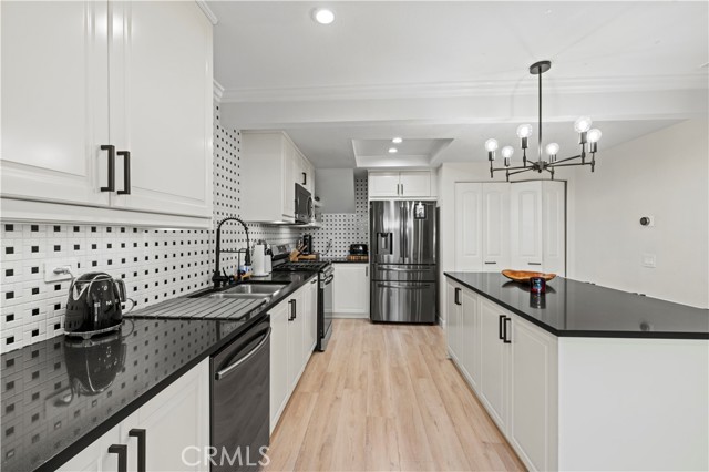 Detail Gallery Image 2 of 54 For 8601 Sunland #37,  Sun Valley,  CA 91352 - 3 Beds | 1/1 Baths