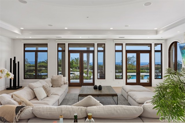 2 Gallery Place, Newport Coast CA: https://media.crmls.org/medias/9670bee1-0428-4df9-a606-2d87b7b0e2c4.jpg