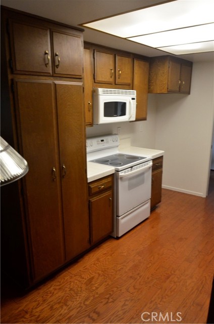 Detail Gallery Image 13 of 31 For 1111 S Coast Dr #18,  Costa Mesa,  CA 92626 - 2 Beds | 2 Baths