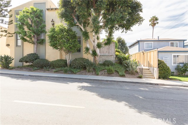 2518 Ruhland Avenue, Redondo Beach, California 90278, 2 Bedrooms Bedrooms, ,1 BathroomBathrooms,Residential,Sold,Ruhland,SB16708465