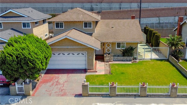 1702 E Bach Street, Carson CA: https://media.crmls.org/medias/9674381f-47d4-43b3-871d-d52bacd0b362.jpg