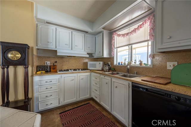 Detail Gallery Image 11 of 25 For 4095 Fruit St #127,  La Verne,  CA 91750 - 2 Beds | 2 Baths