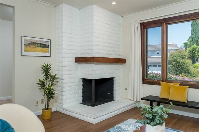 Detail Gallery Image 6 of 38 For 2251 El Arbolita Dr, Glendale,  CA 91208 - 2 Beds | 2 Baths