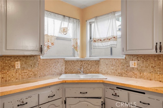 Detail Gallery Image 5 of 49 For 10807 Compton Ave, Los Angeles,  CA 90059 - – Beds | – Baths