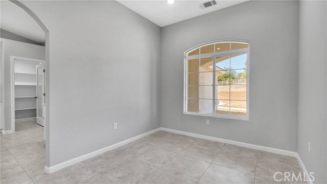 Detail Gallery Image 9 of 37 For 11181 5th Ave, Hesperia,  CA 92345 - 4 Beds | 2/1 Baths