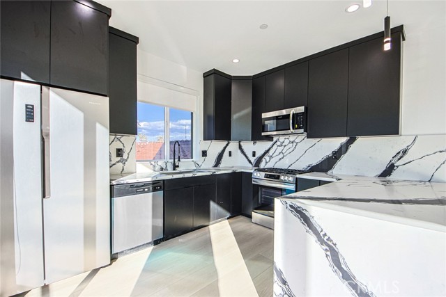 2200 Thurman Avenue, Los Angeles CA: https://media.crmls.org/medias/96796bc1-fd90-4d05-ae98-6d965c3fdaae.jpg