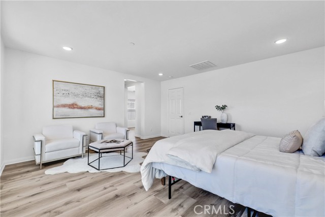 5855 Silveira Street, Eastvale CA: https://media.crmls.org/medias/967a70c2-7f6c-424a-9a2e-ed441f3f0192.jpg