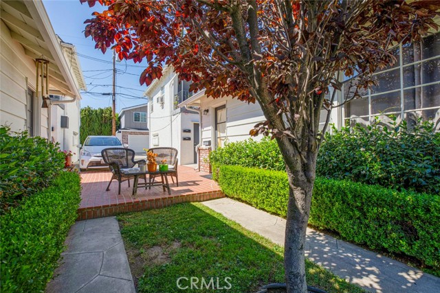 4147 1/2 Warner Boulevard, Burbank CA: https://media.crmls.org/medias/967ae222-5d47-44c6-b3ca-27cf7858a2bd.jpg