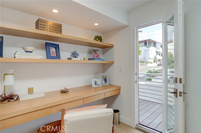 320 23rd Street, Manhattan Beach, California 90266, 3 Bedrooms Bedrooms, ,Residential,Sold,23rd,SB21207459