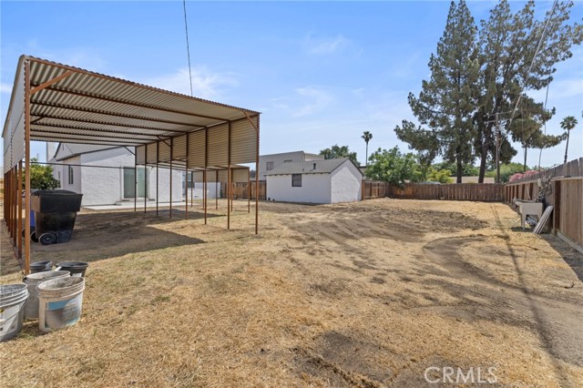 211 E Grangeville Boulevard, Hanford CA: https://media.crmls.org/medias/967b8a71-7bdd-48b9-bca2-f249bc5be3d8.jpg