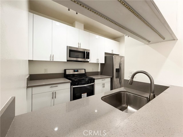 Detail Gallery Image 9 of 31 For 424 S Westmoreland Ave #306,  Los Angeles,  CA 90020 - 2 Beds | 2 Baths