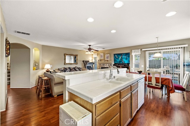 Detail Gallery Image 19 of 43 For 1549 Thomas Dr, Lancaster,  CA 93535 - 4 Beds | 3 Baths