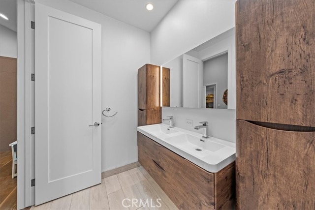 2214 Warfield Avenue, Redondo Beach, California 90278, 4 Bedrooms Bedrooms, ,3 BathroomsBathrooms,Residential,Sold,Warfield,SB24110583