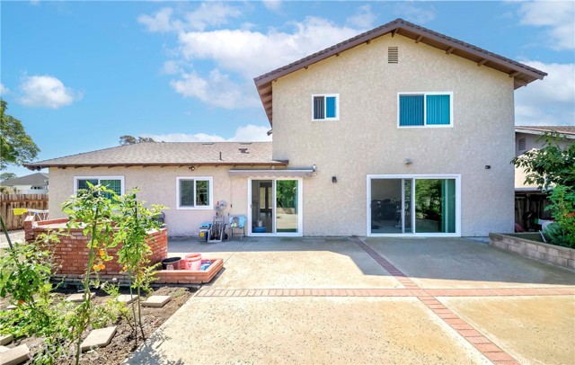 2401 El Portal Way, Oxnard CA: https://media.crmls.org/medias/967d5d4e-f1bb-41aa-8b04-2093fddde398.jpg