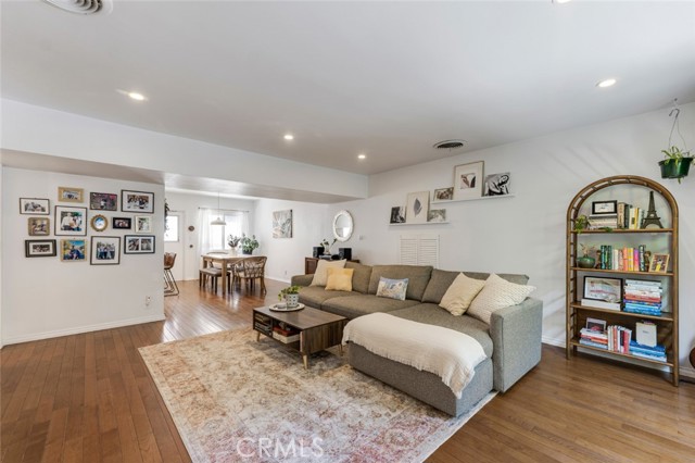 Detail Gallery Image 5 of 27 For 14238 Dickens St #3,  Sherman Oaks,  CA 91423 - 2 Beds | 2 Baths