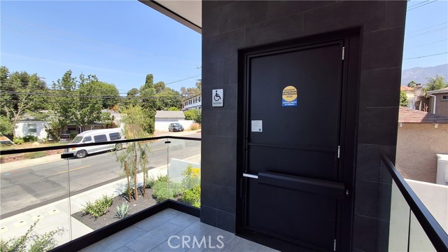 4036 Rosemont Avenue, Montrose CA: https://media.crmls.org/medias/967dc380-1635-4da1-ac0c-40bf41fd9cd2.jpg