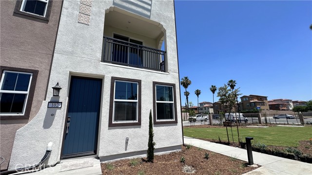 102 Hudson, Pomona CA: https://media.crmls.org/medias/967ddaab-2f6c-4e5b-93bc-ff76b8916d18.jpg